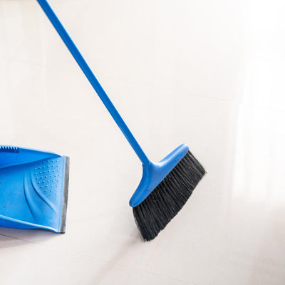 Escobas, Trapeadores y Cepillos